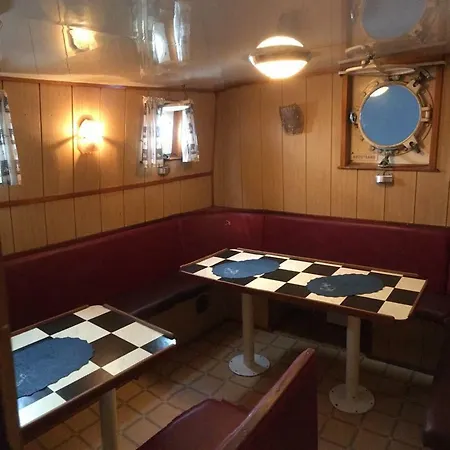 Botel Trio Ii *